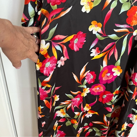 NATORI SATIN FLORAL CAFTAN - Picture 7 of 11